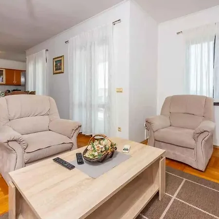 Apartament In 54576 Crikvenica